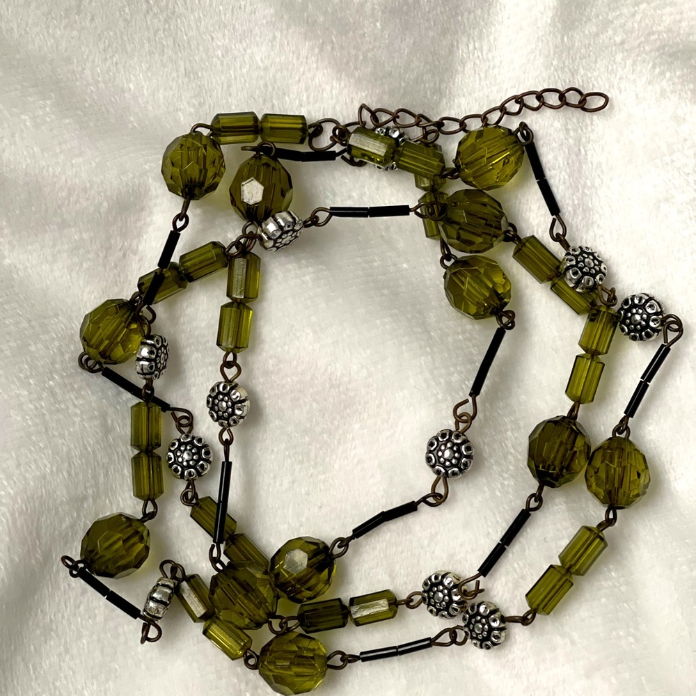 Necklace olive green